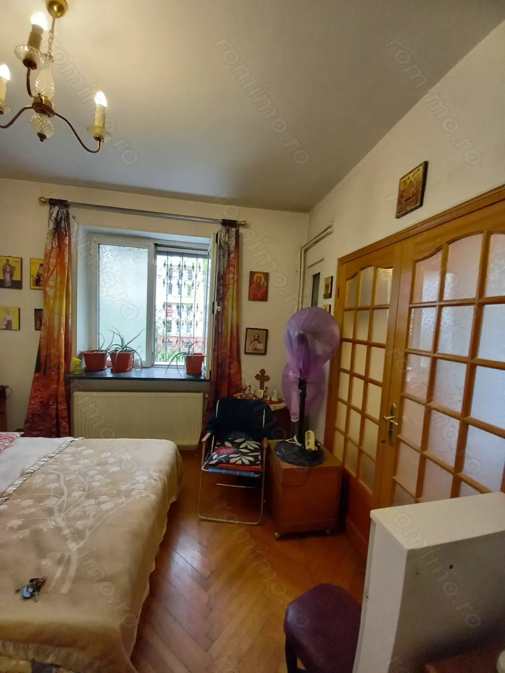 Schimb 2 apt de 2 și 3 camere pe casa cu 4 camere sector 1