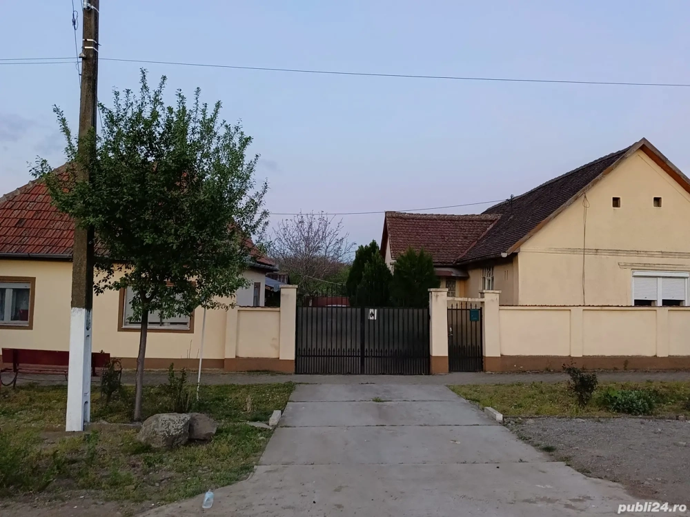 Vînd casa in măderat 