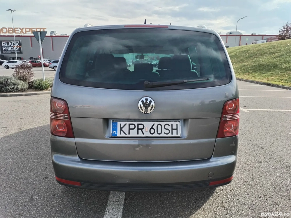 vând Volkswagen Touran 
