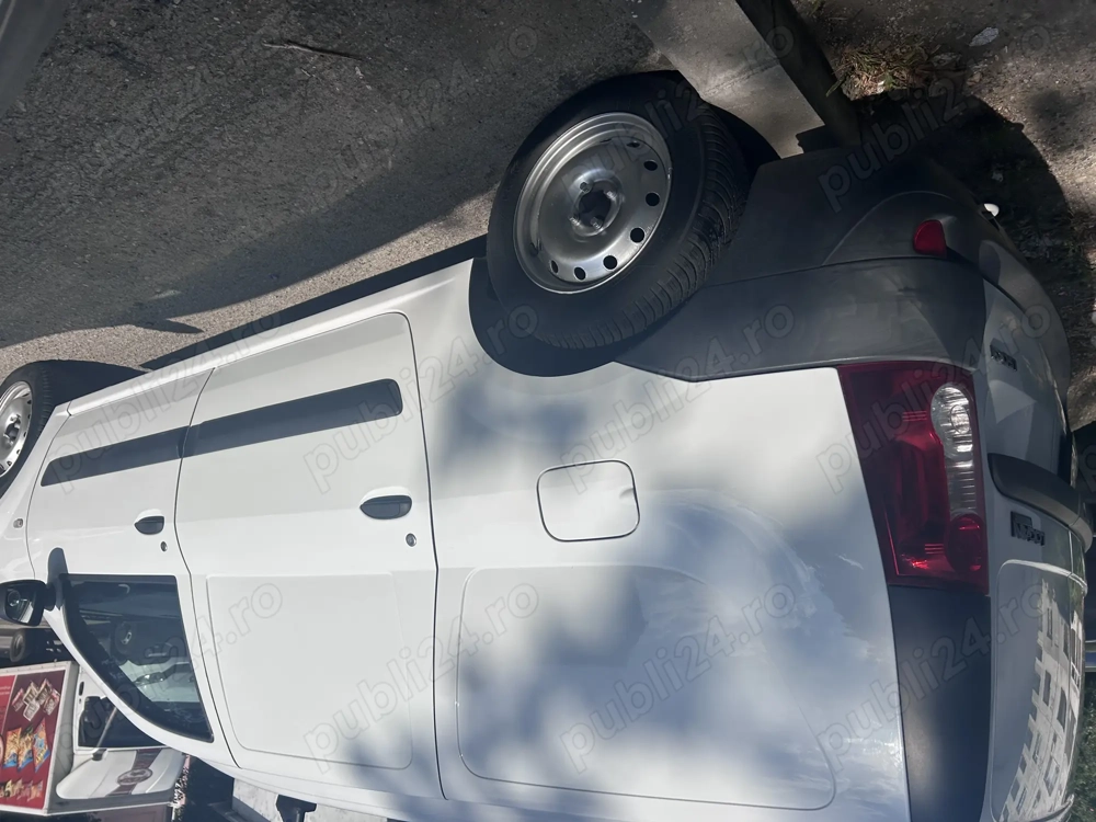 Vând Dacia Logan Van