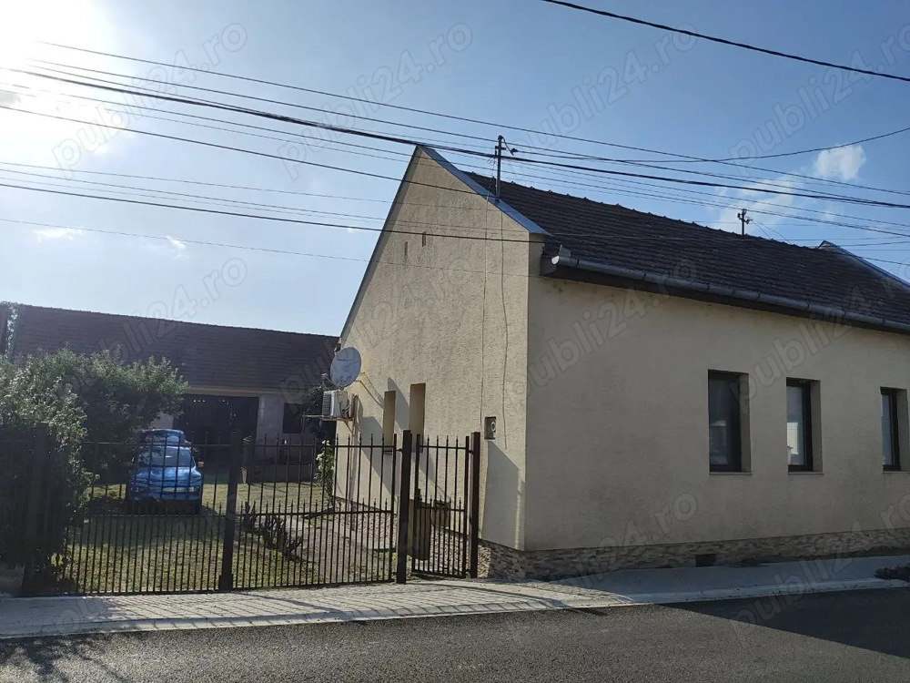 Casa si teren de vanzare