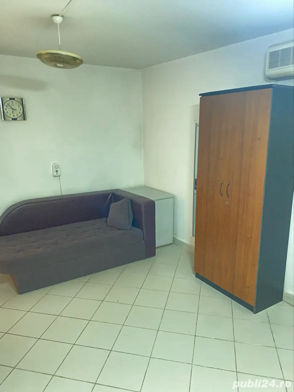 Inchiriez apt 2 cam , central 