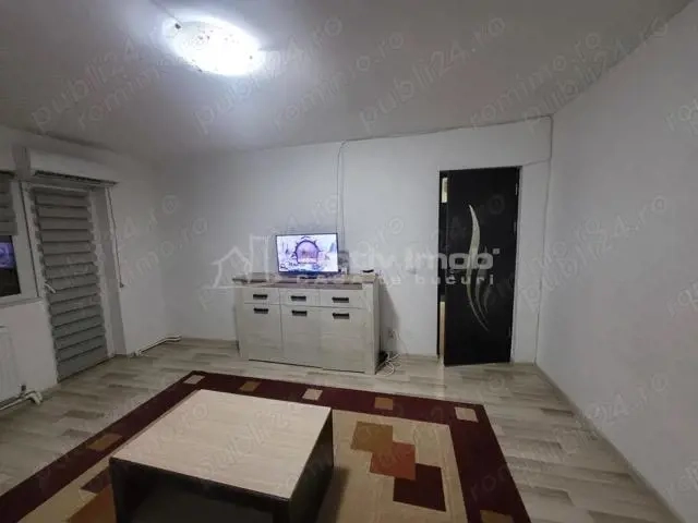 APARTAMENT 3 CAMERE SEMIDECOMANDAT INEL 2