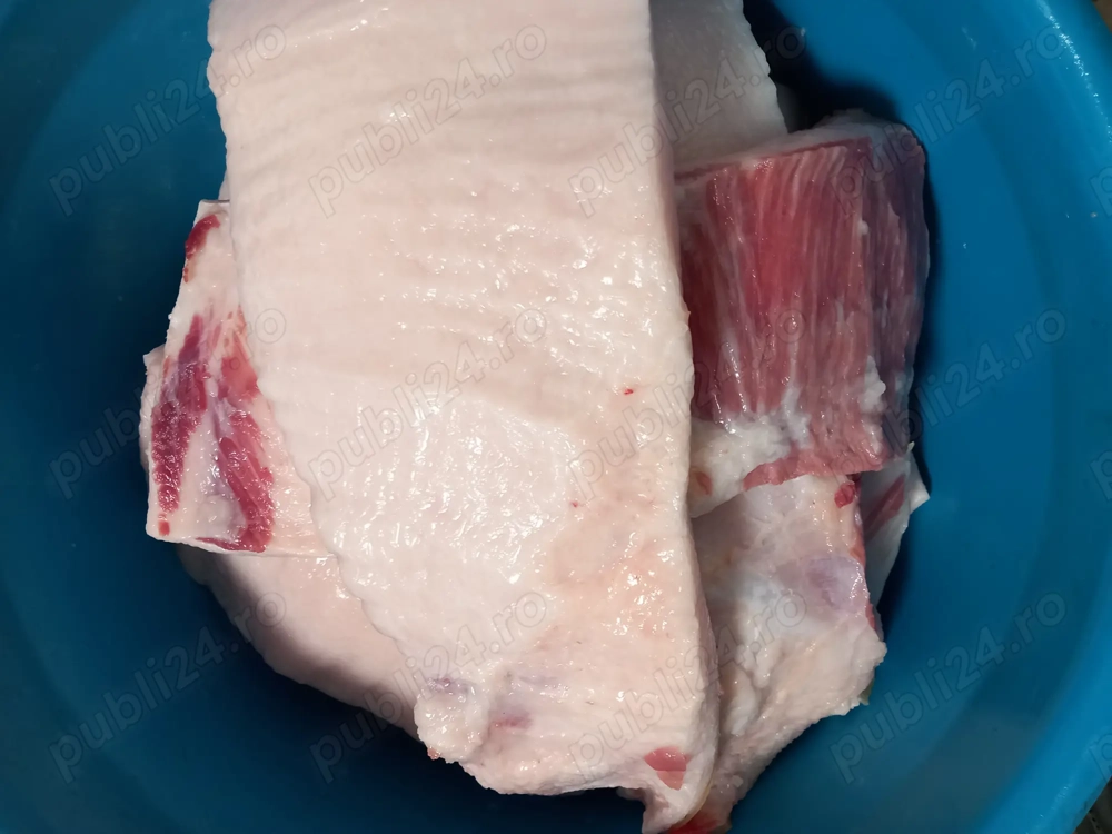 Slănină de casă proaspătă și afumată.