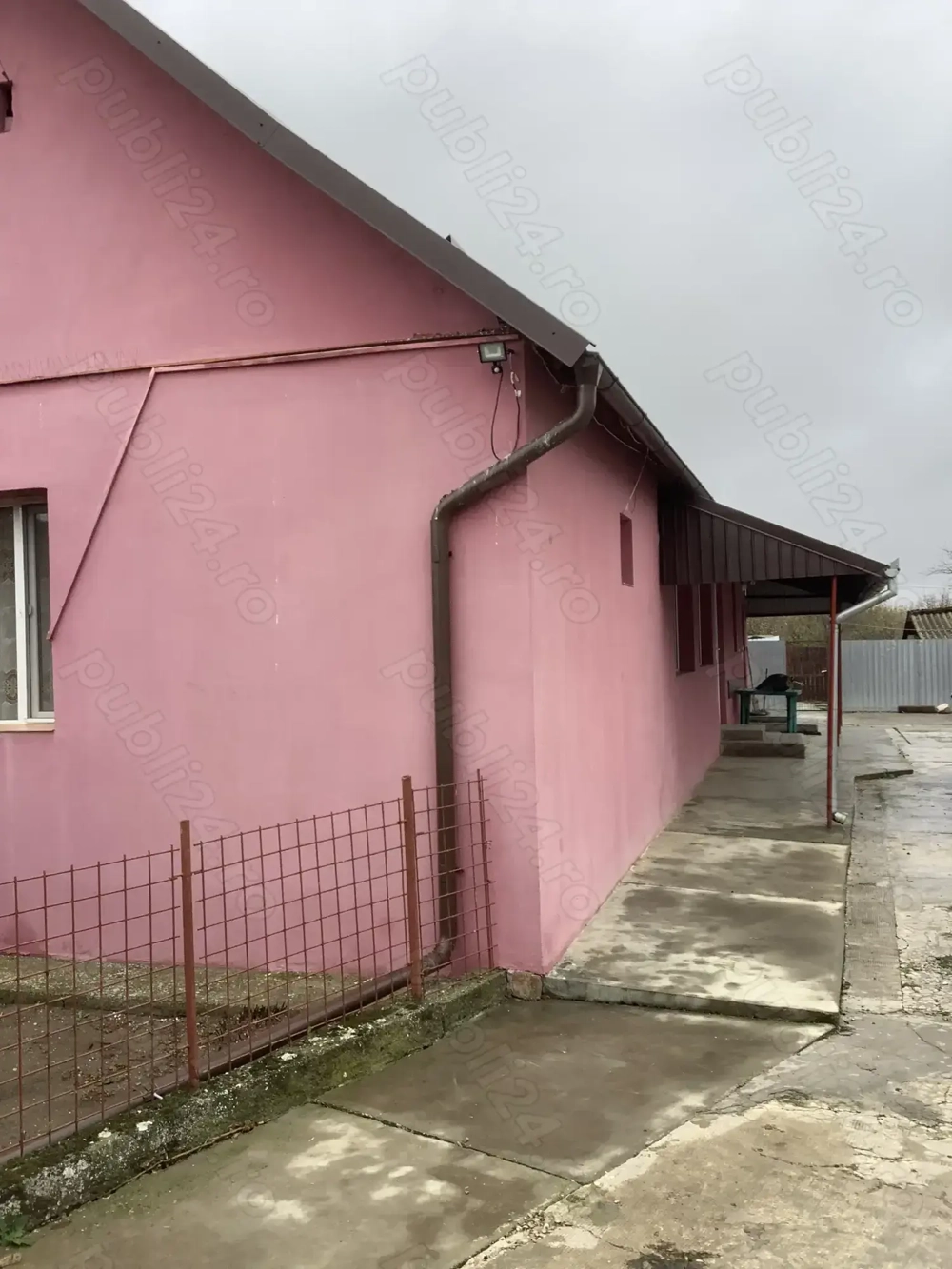 Casă de vânzare  în satul Vînători, comuna Mișca, jud. Arad.