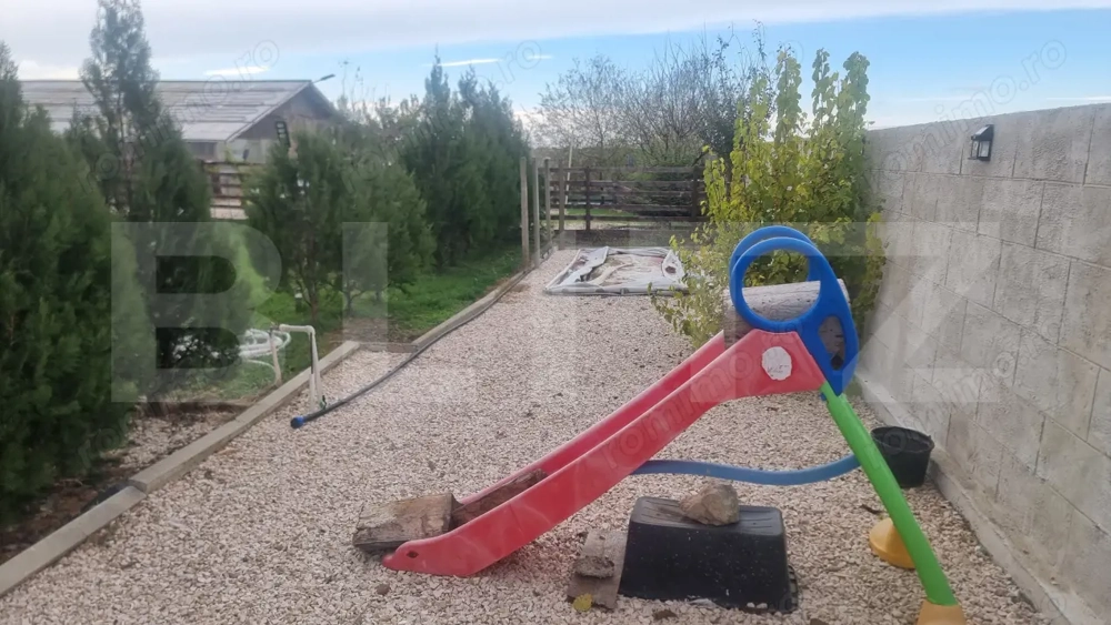 VILA 3 HA teren + 3 foraje apa