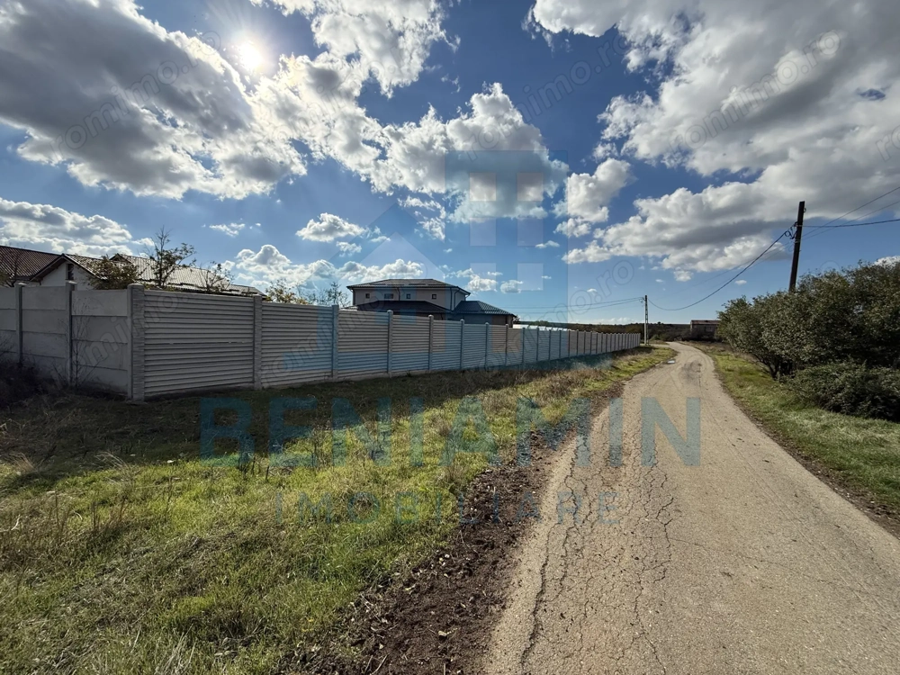 Teren intravilan - 1000mp - utilitati - deschidere mare - Mischii