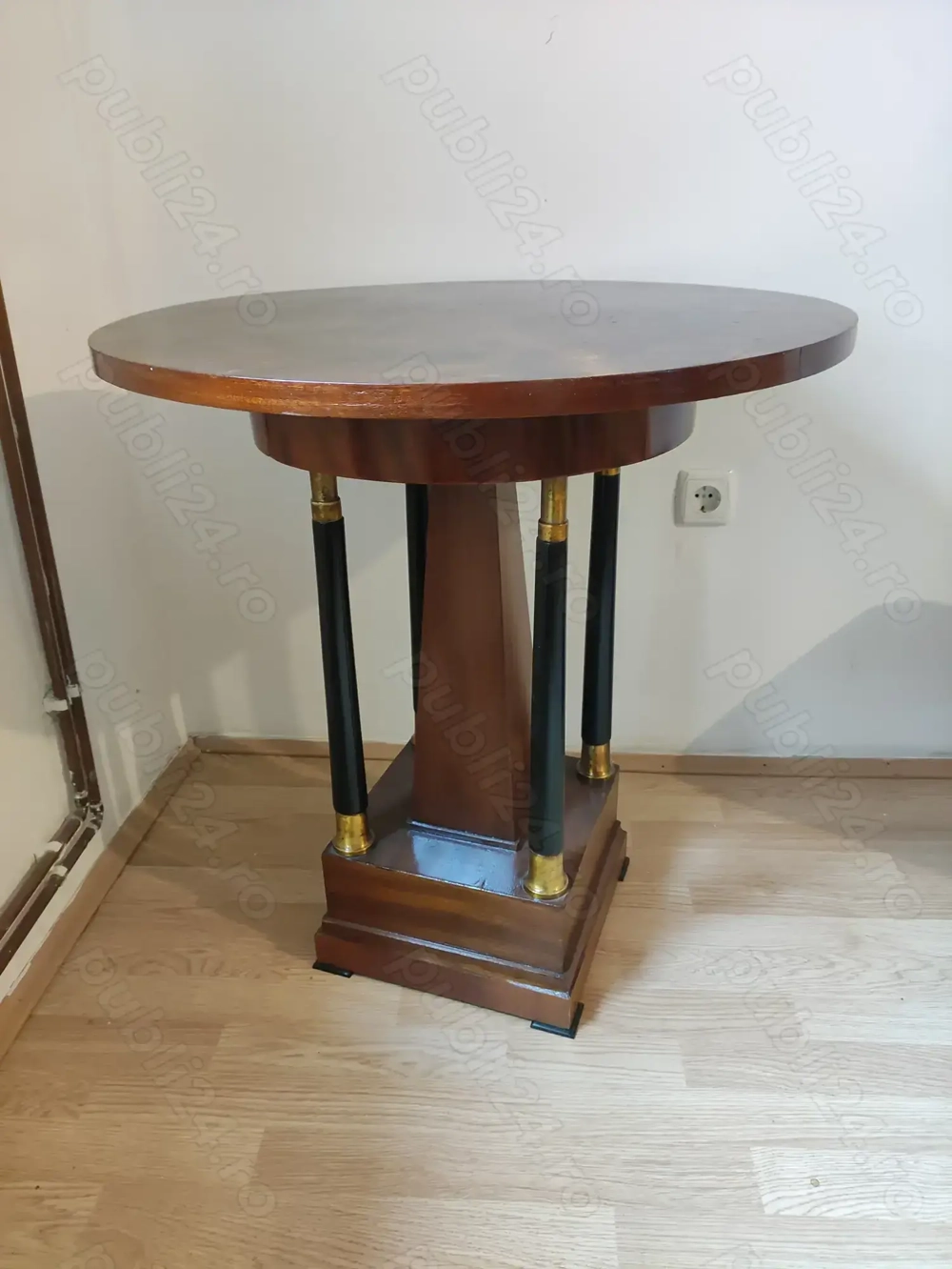 Vand masa lemn vintage clasica reconditionata
