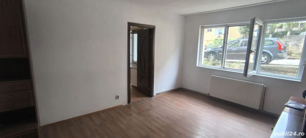 Vand apartament 2 camere Reșița 