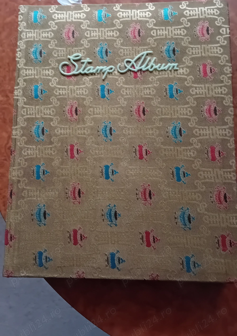 Clasor cu timbre vechi. 