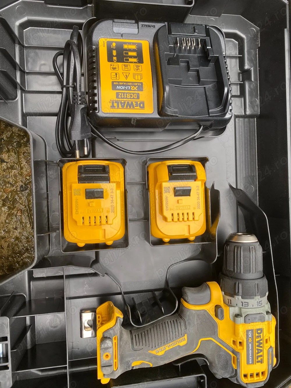 Vând Trusă completă DeWalt 12V XR - Perforator fără perii - 900 lei