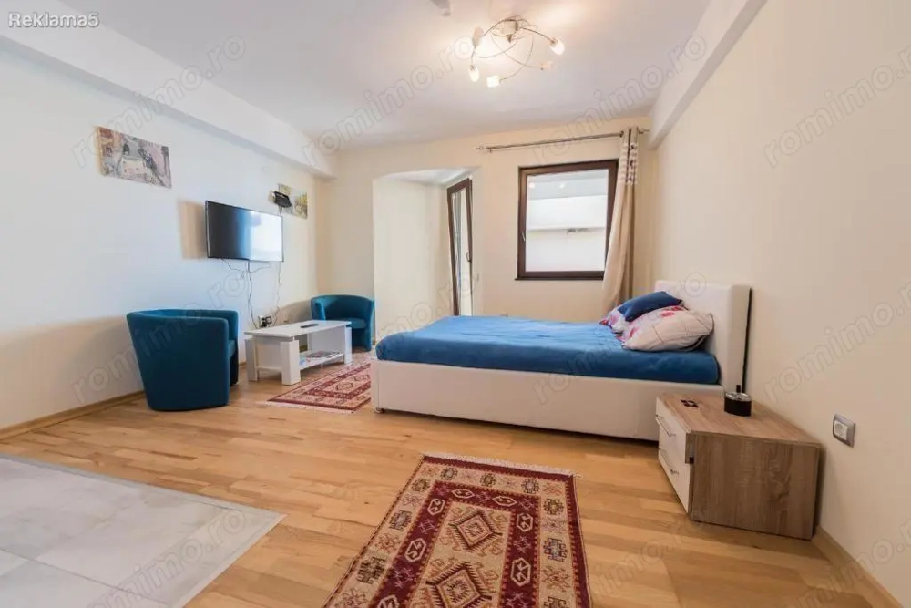 Garsoniera de inchiriat in zona 1 Decembrie