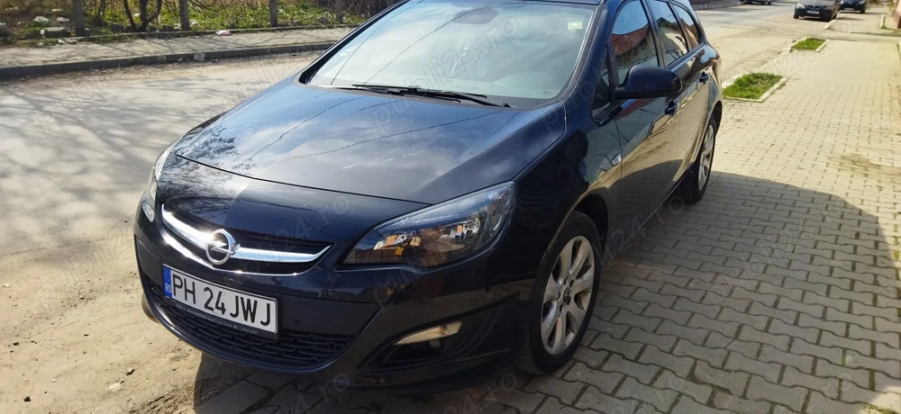 Vând Opel Astra j  2015