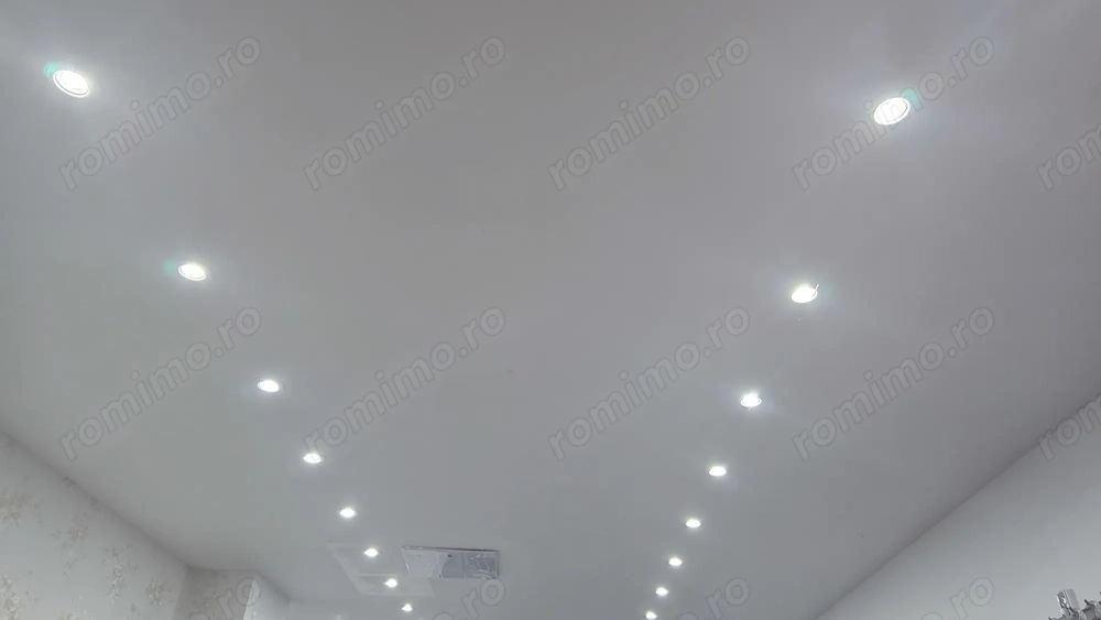 Vand spatiu comercial in Deva, zona 1 Decembrie (Ultracentral), suprafata utila 46 mp, vitrina