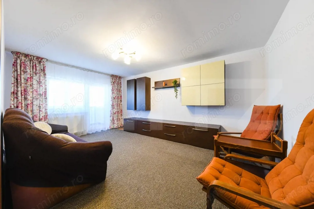 Apartament 4 camere decomandat, parcare, zona Centrala