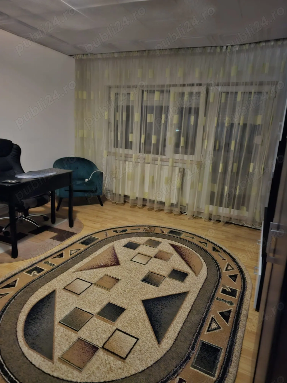 Vand apartament 4 camere, zona centrala