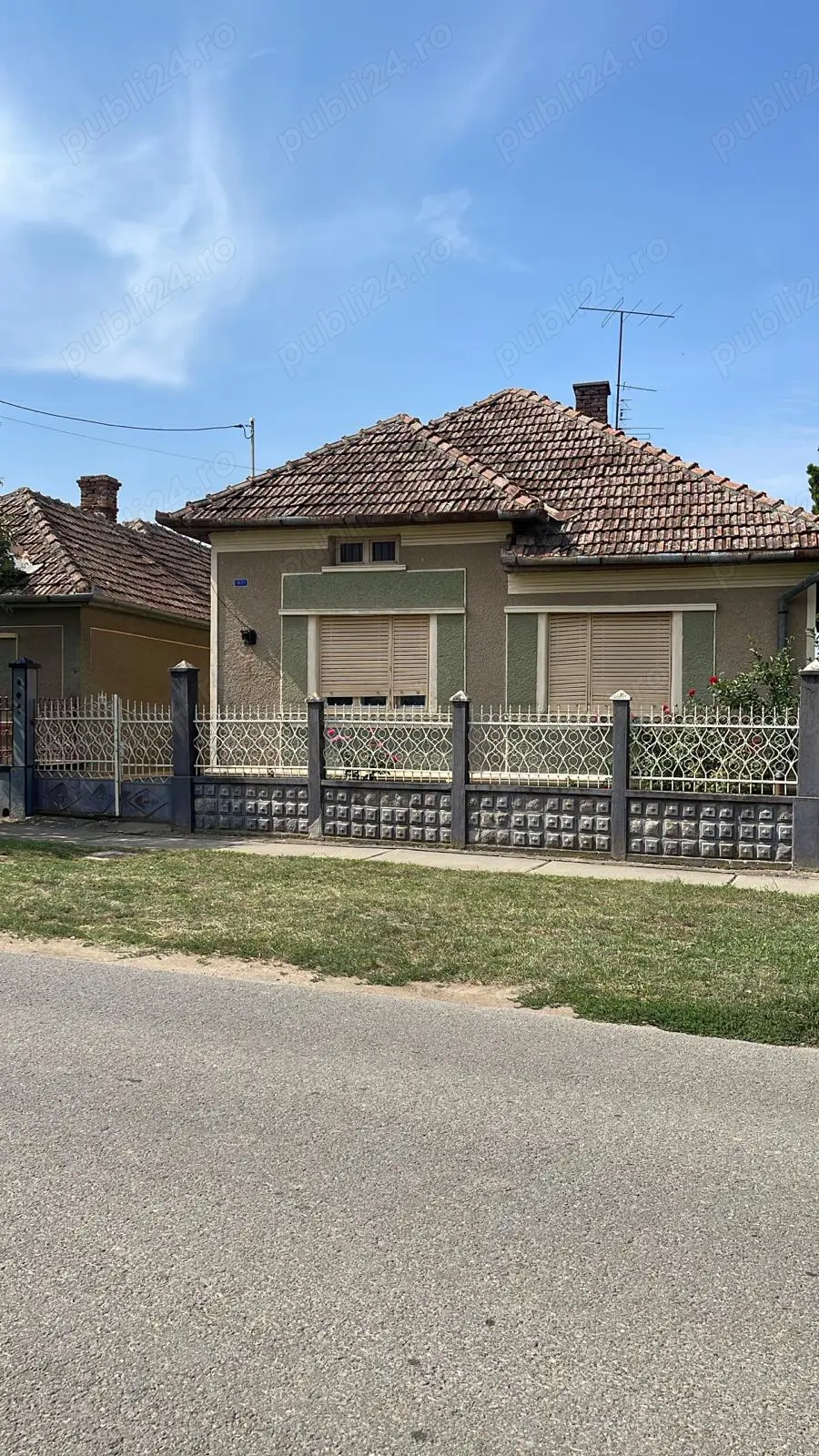 Casă de vanzare, bonus teren intravilan, suprafata totala 3600 mp