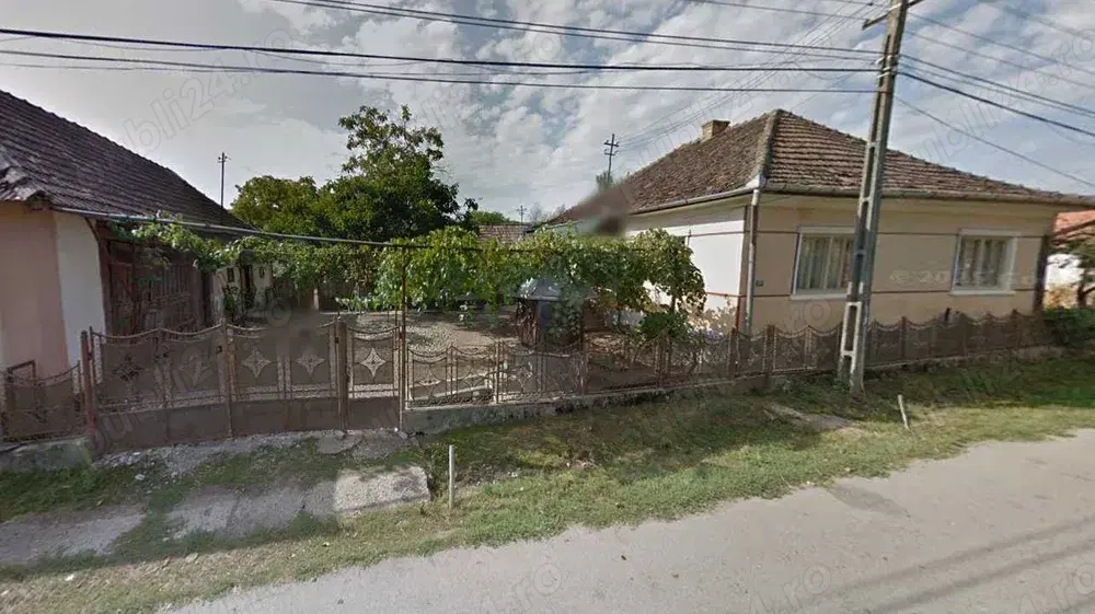 Casă cu teren de 2150 mp in Inău, com. Somes-Odorhei, Salaj