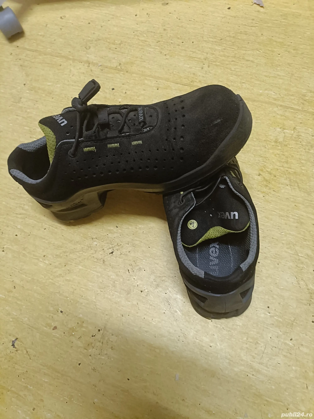 vând bocanci de lucru