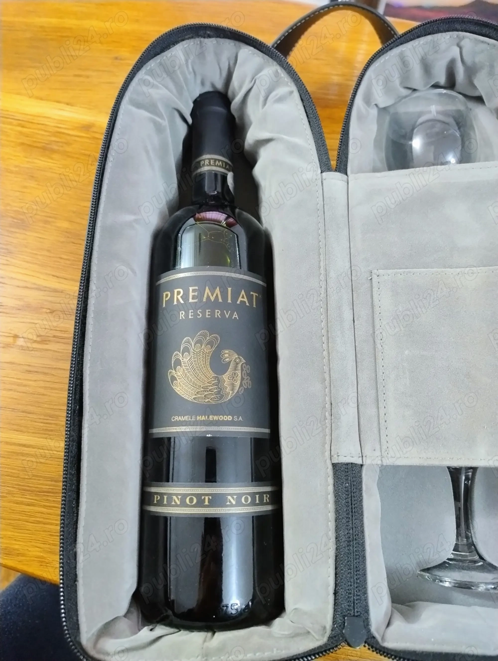 vin vechi de colectie Pinot Noir Premiat *Reserva*2005-cu borseta si pahare