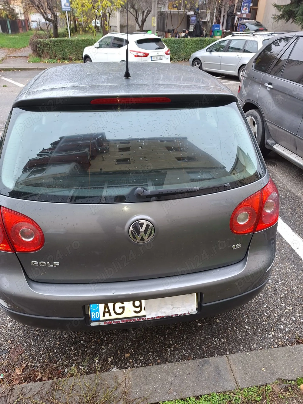 Proprietar vind Golf 5 cu GPL