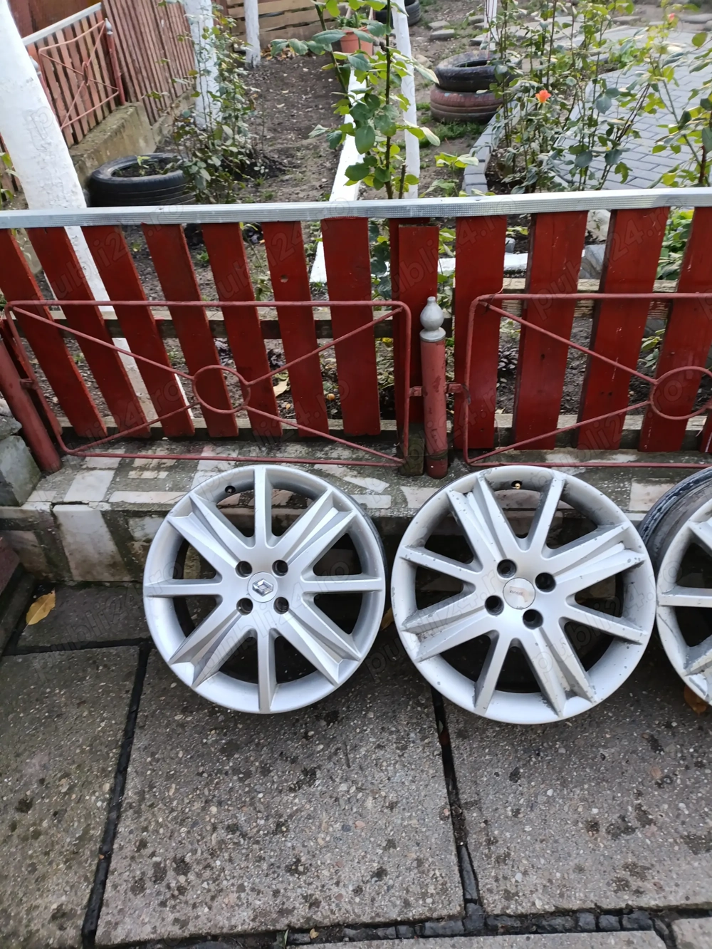 Roți și jante cu anvelope.