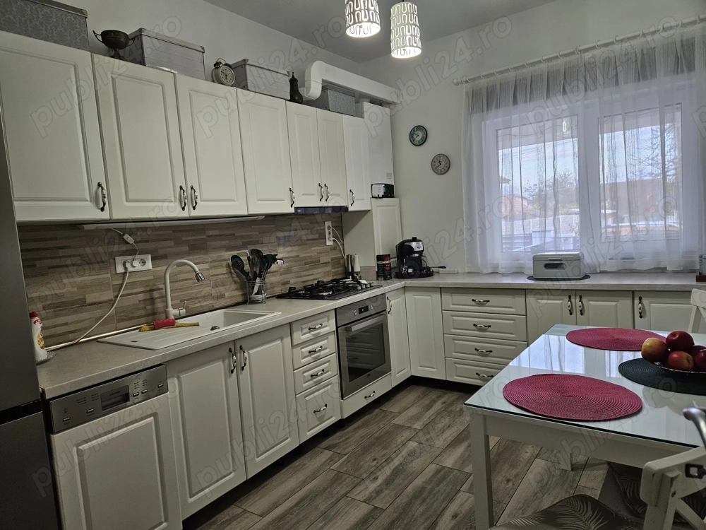 Proprietar vând  3 camere Sânandrei
