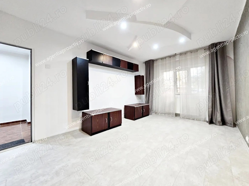 Apartament cu 3 camere, Micro 17, pretabil și pentru activități comerciale.