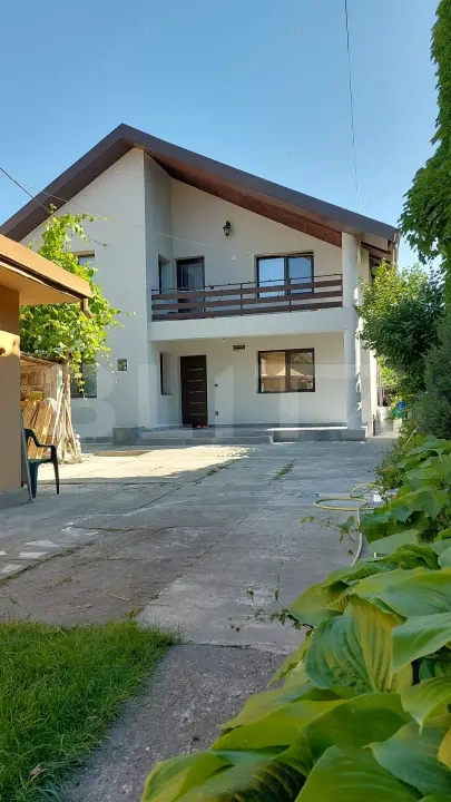 Proprietate unică lângă Arhiescopi Târgoviște – 2 case, teren generos, mobilată 