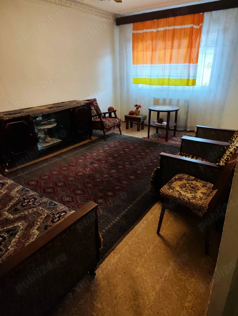 Închiriez apartament 3 camere