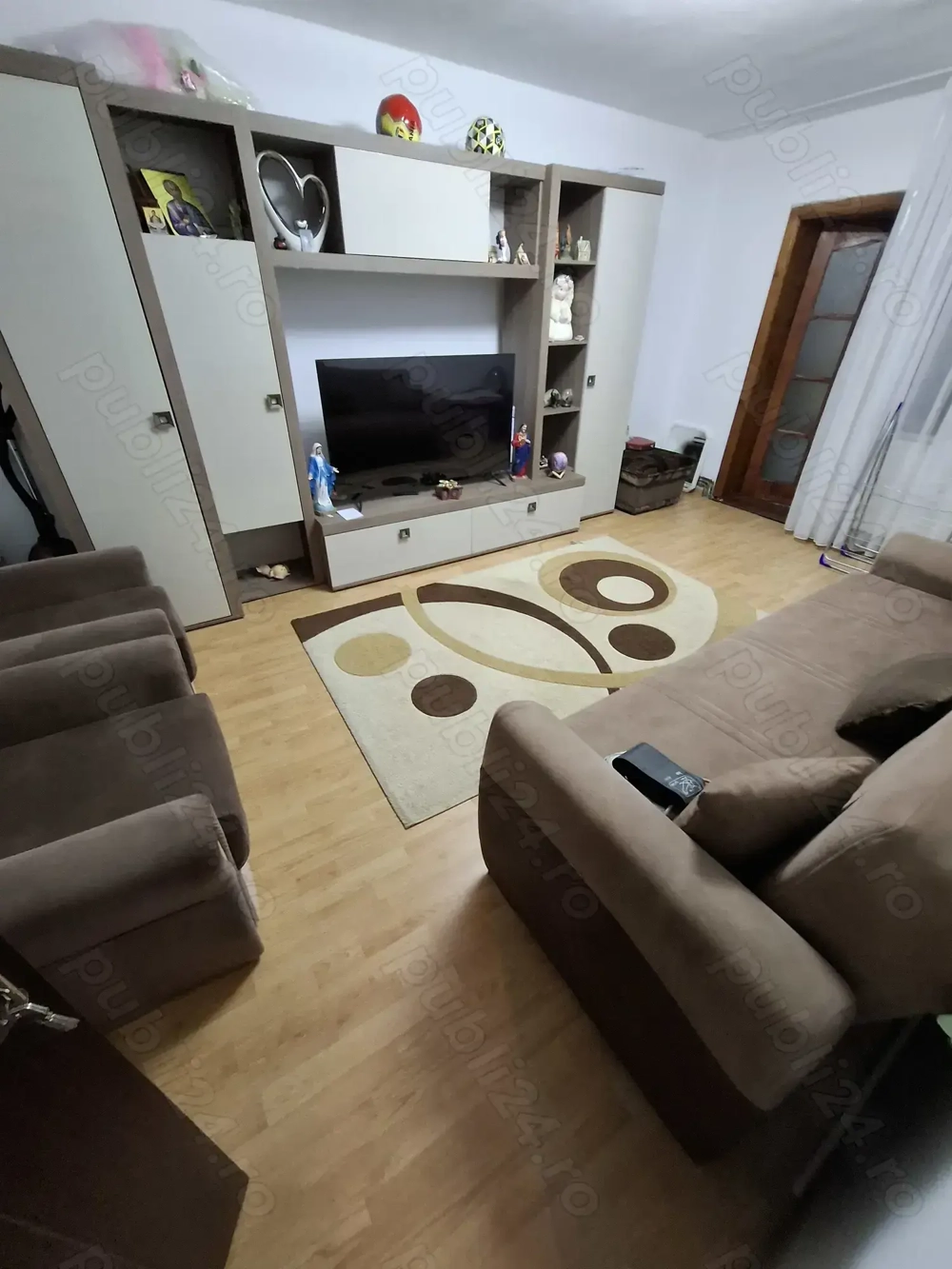 Vând apt.3cam conf.1 semidecomandat.bloc de 10 etaje