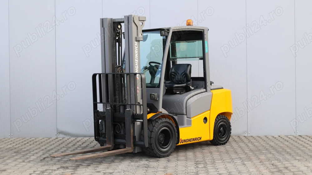 Jungheinrich DFG 430 motostivuitor Diesel, an 2020, ore 5333, catarg triplex