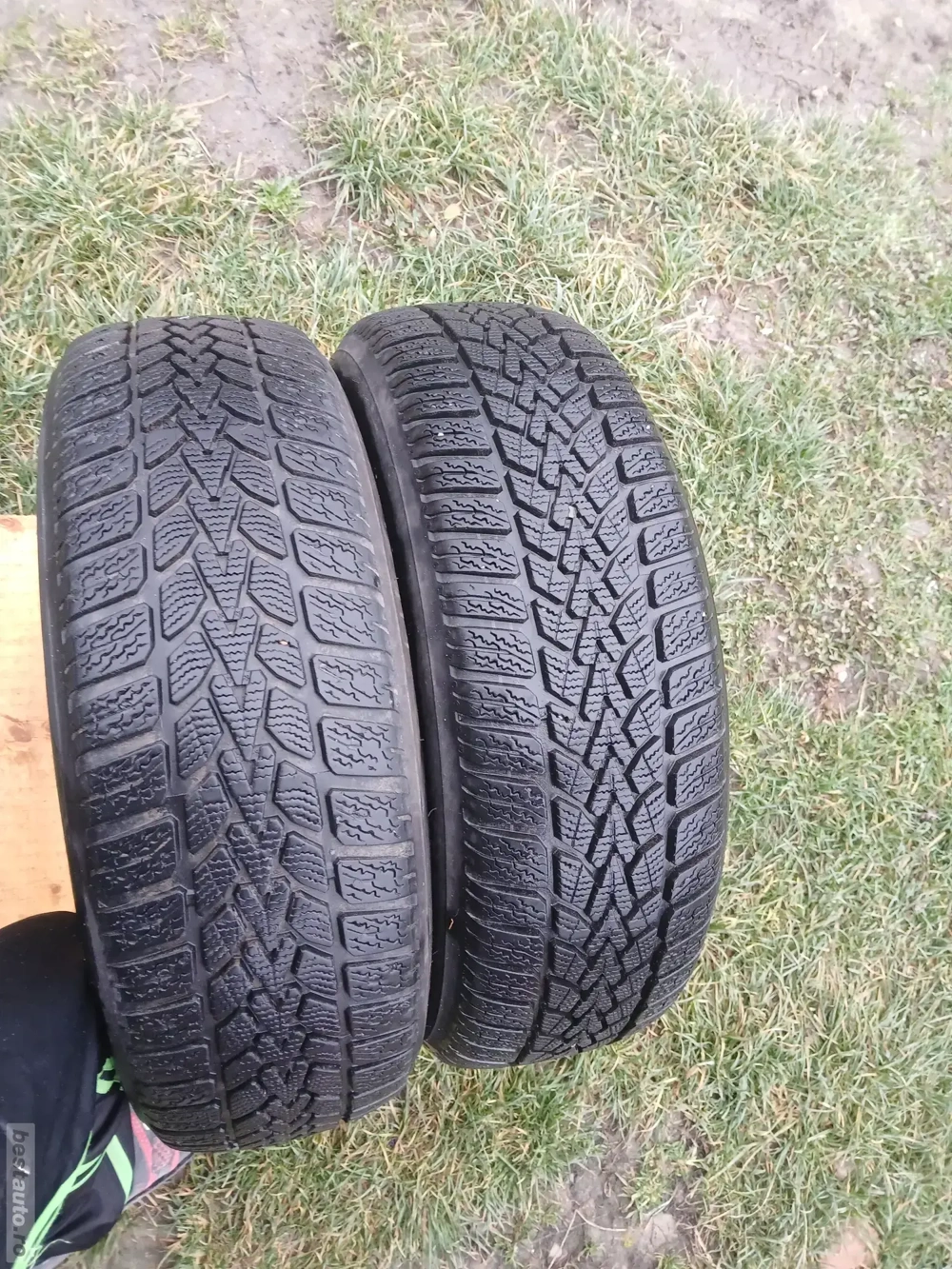 Vând 2 anvelope M+S 195 65 R15 91T