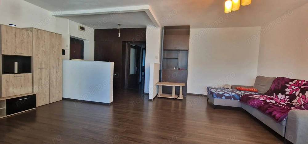 Trei camere decomandate aproape de Centru.