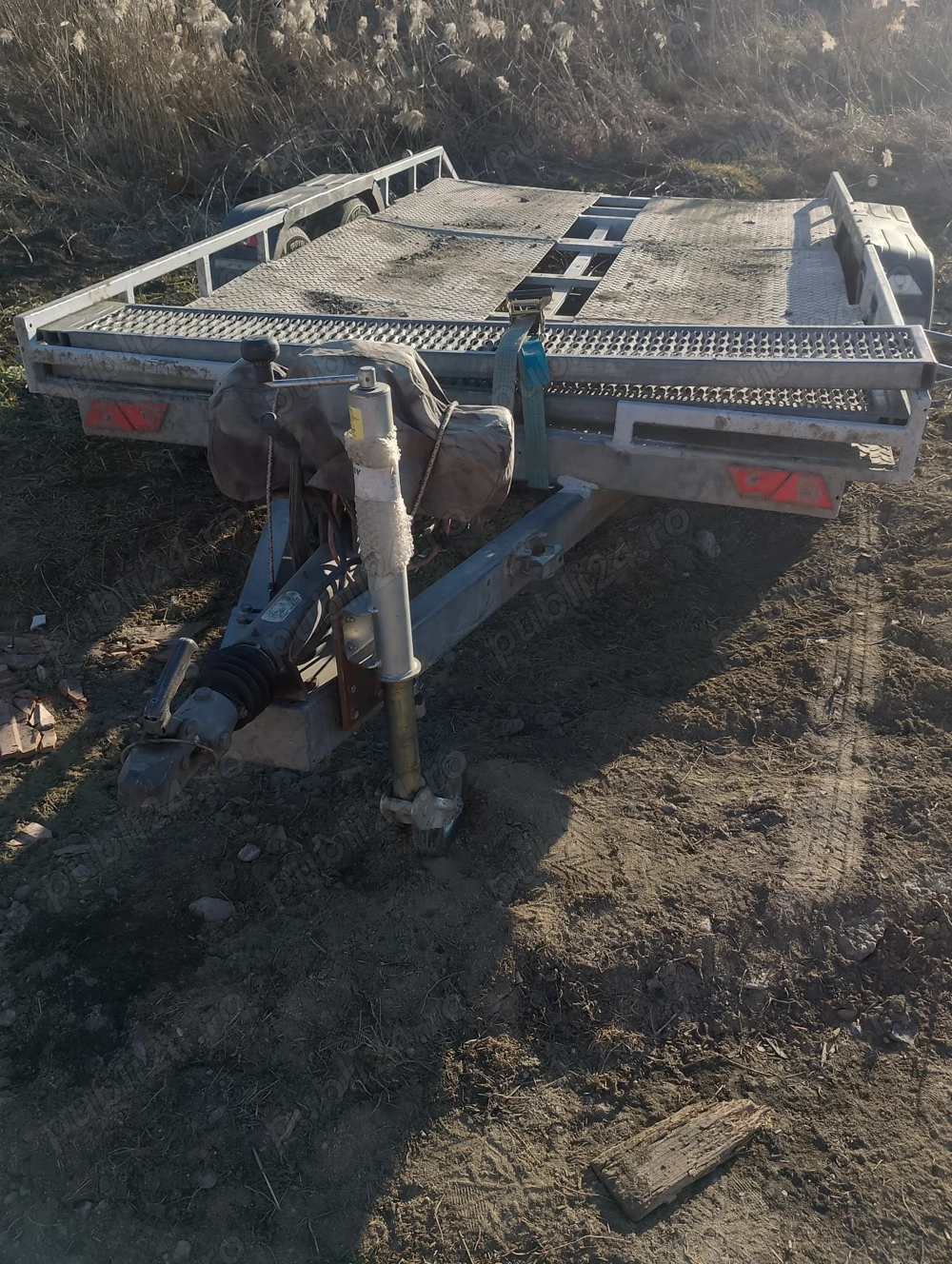 Vând platformă de 3 t stare buna 