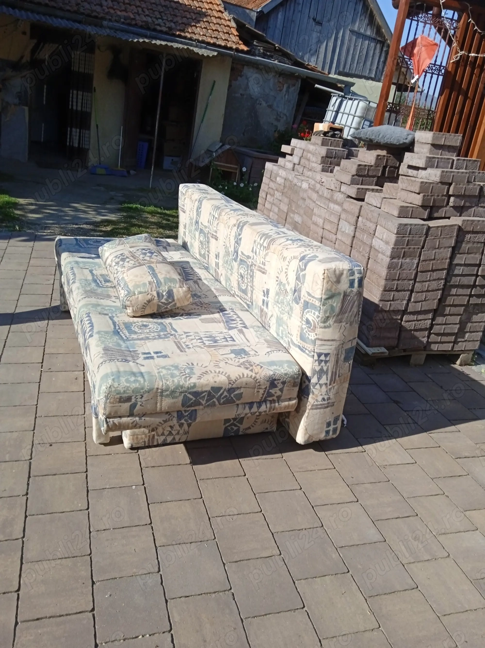 Canapea extensibila cu lada