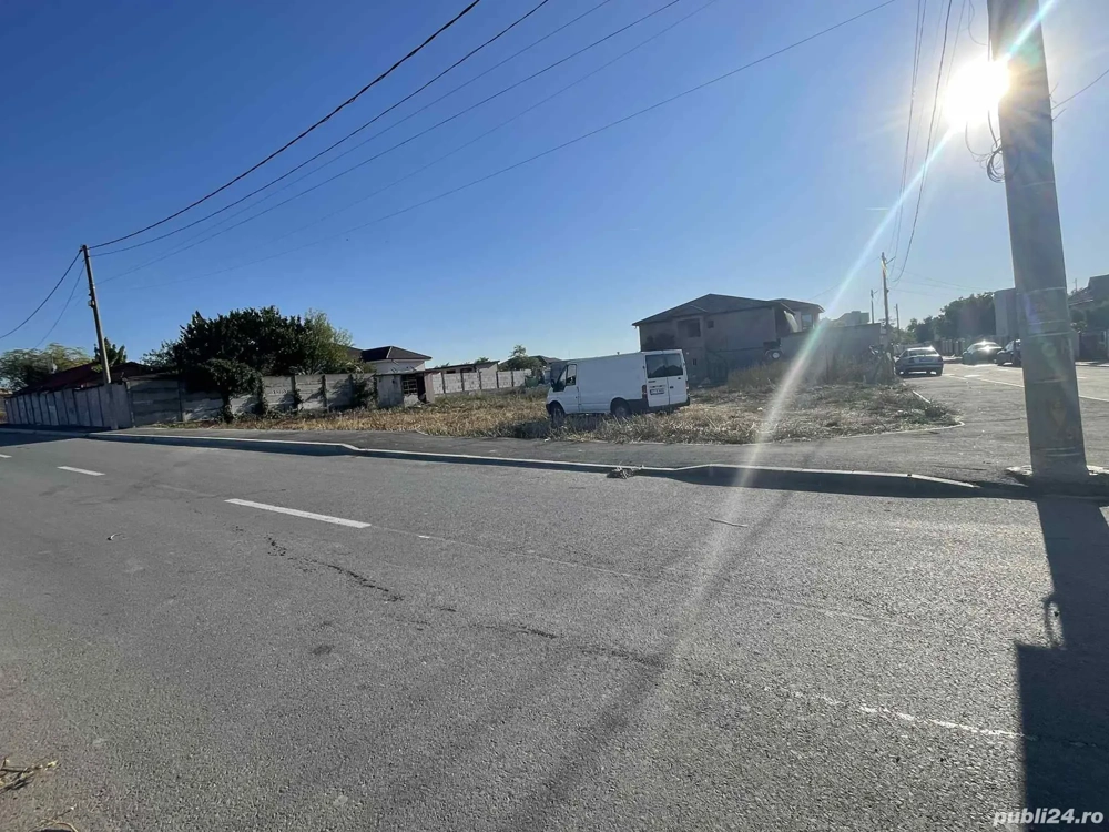 teren pe colț cu doua iesiri construibil