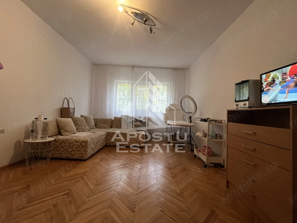 Apartament 3 camere, 2 bai, 2 balcoane, etaj intermediar,Soarelui