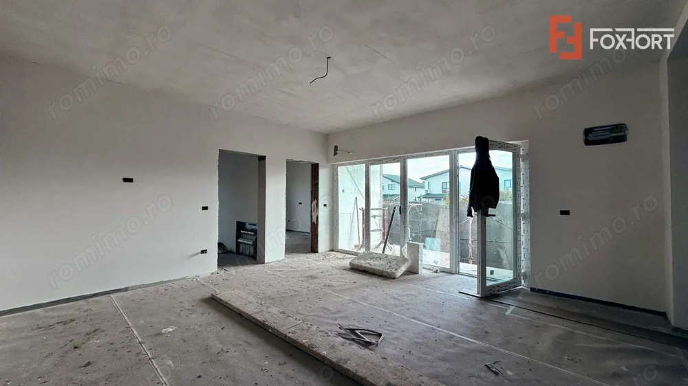 Duplex cu 4 camere de vanzare + 2 locuri de parcare in Sanandrei 