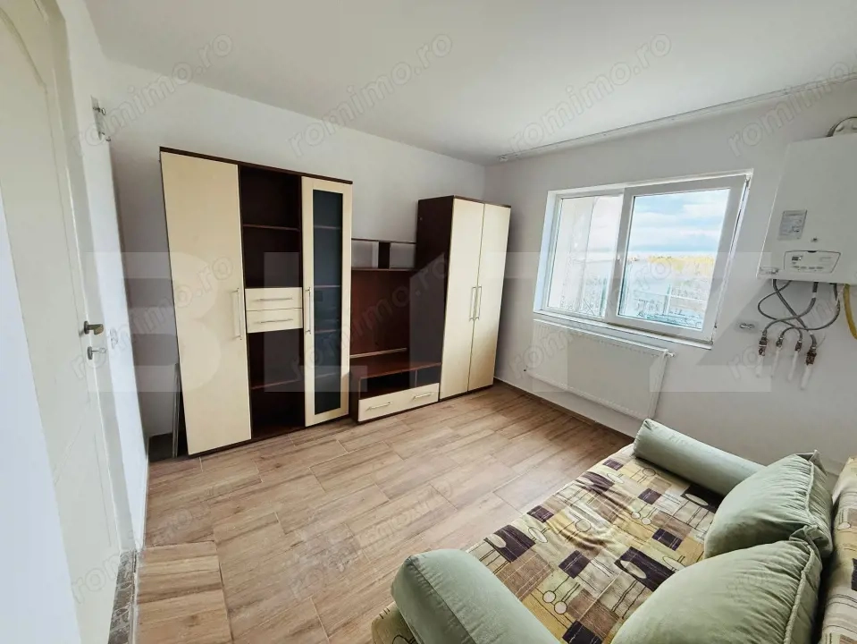 Cameră de cămin renovată complet – cu baie proprie, bucatarie si centrala !