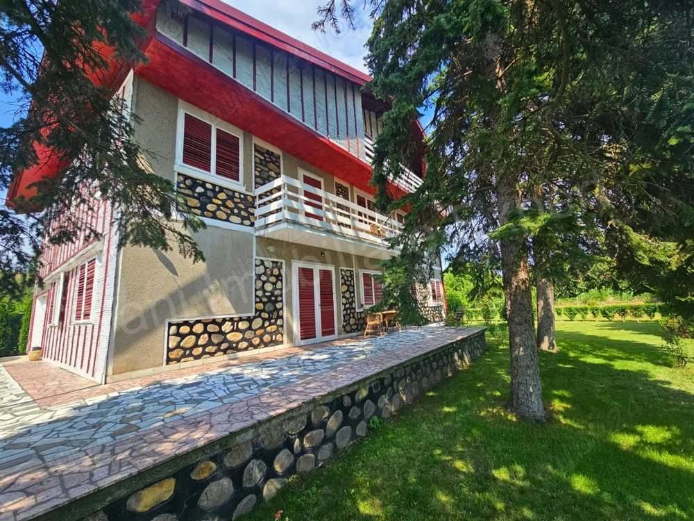 Casă de vânzare în comuna Albeștii de Argeș, județ Argeș.