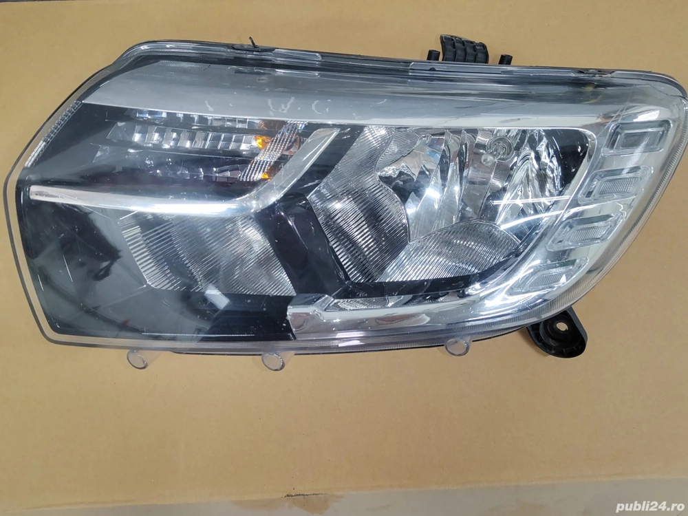 Vând far Logan 2016-2020