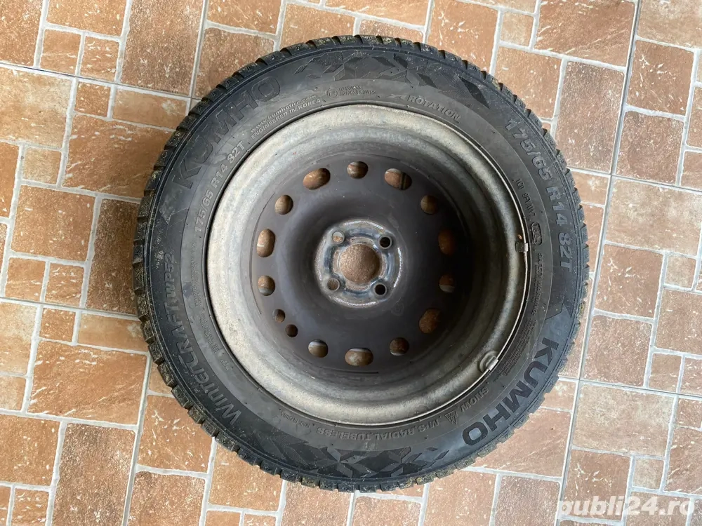 Vand  anvelope M+S 175/65 r14 82T KUMHO aproape noi cu jante 