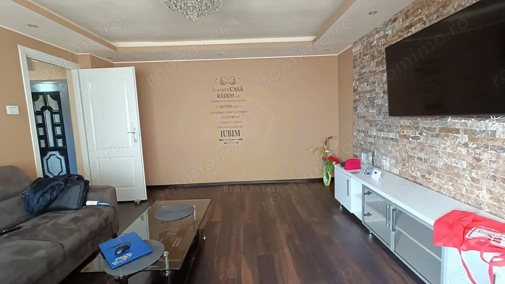 Apartament renovat și decomandat 2 camere | Zona Lunei