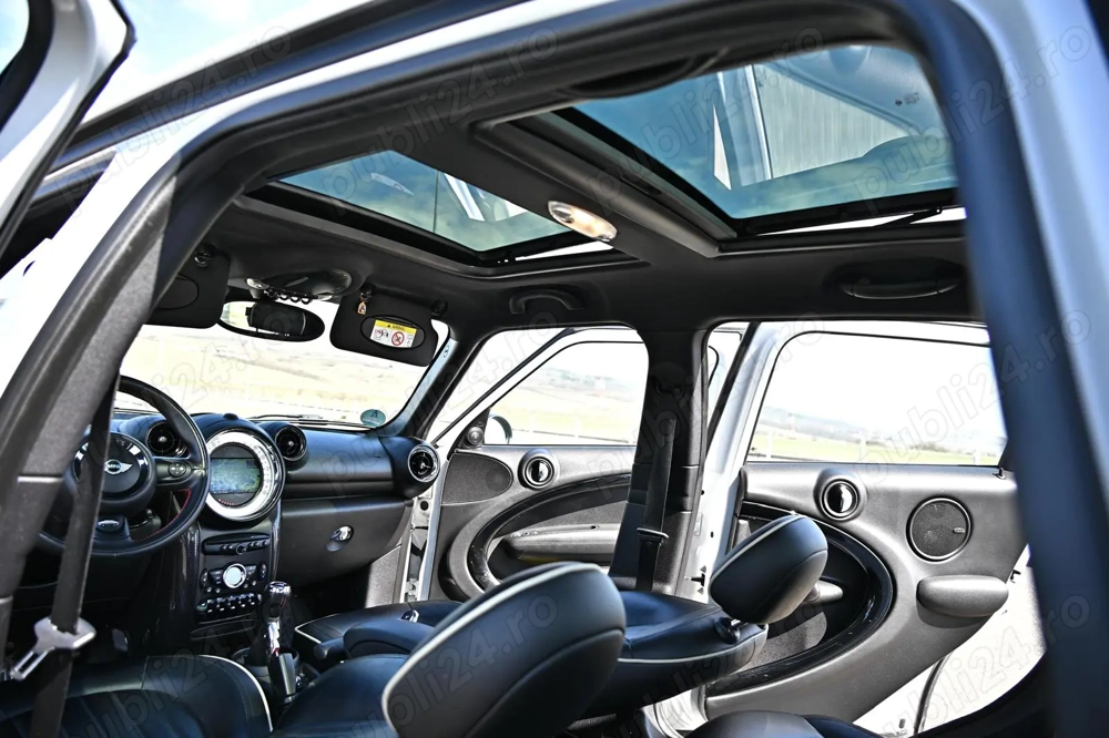 Persoana fizica vind auto Mini Cooper Countryman  2.0 diesel manual  panoramic 4x4