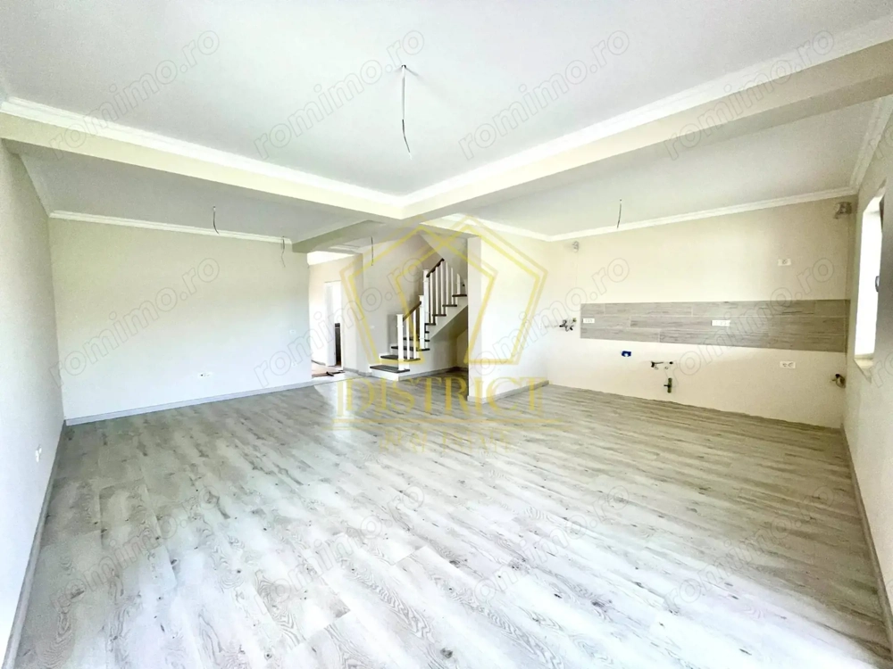 Casa despărțită prin garaj cu 5 camere | Giroc