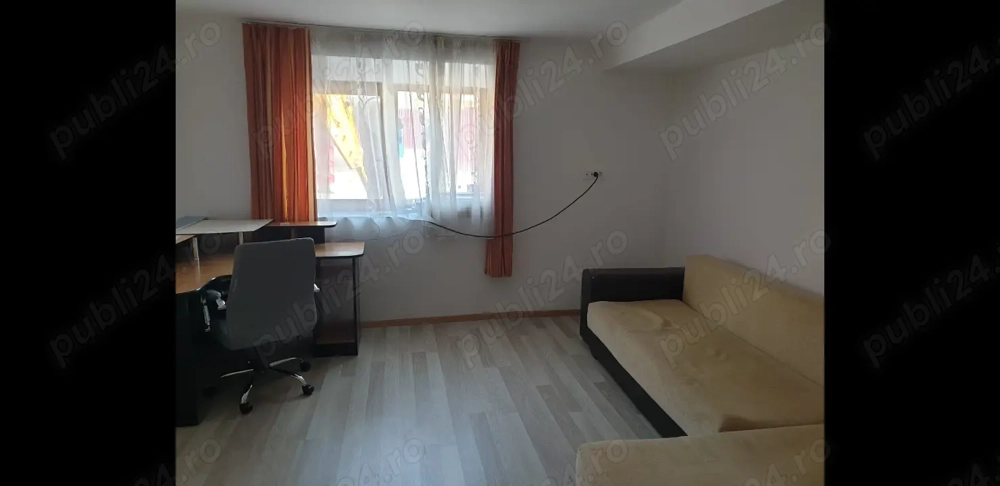 Inchiriez în zona centrala, apartament de 2 camere în ent la casa în str Ciresilof