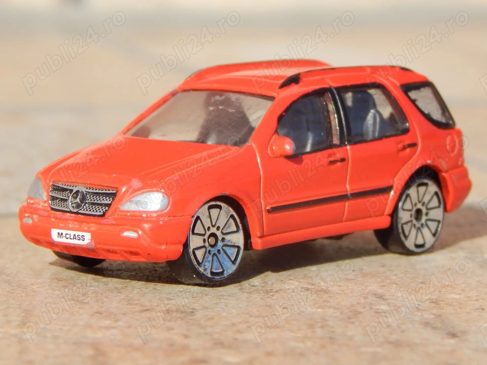 Macheta Mercedes-Benz ML 500 (W163) 2001 SUV scara 1:60 Realtoy uzat