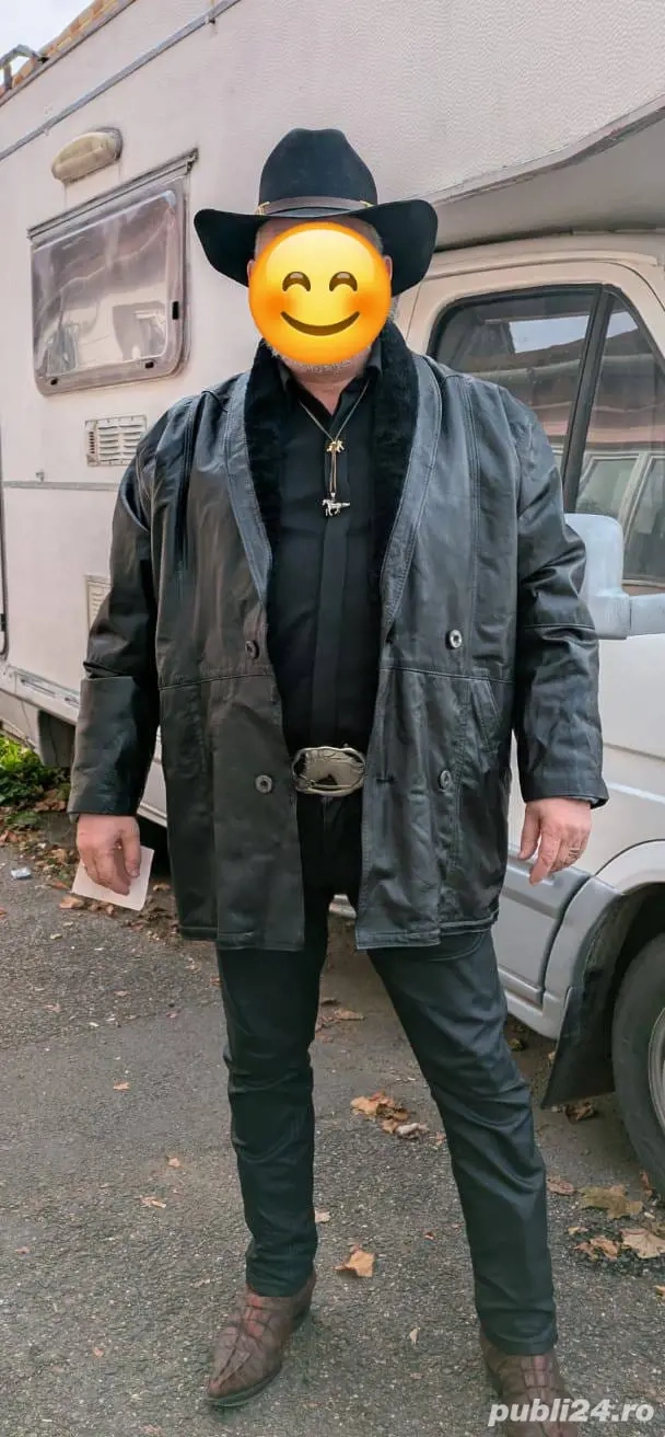 HAINA "canadiana" din piele naturală cu interior îmblănit. Nouă cu etichetă.