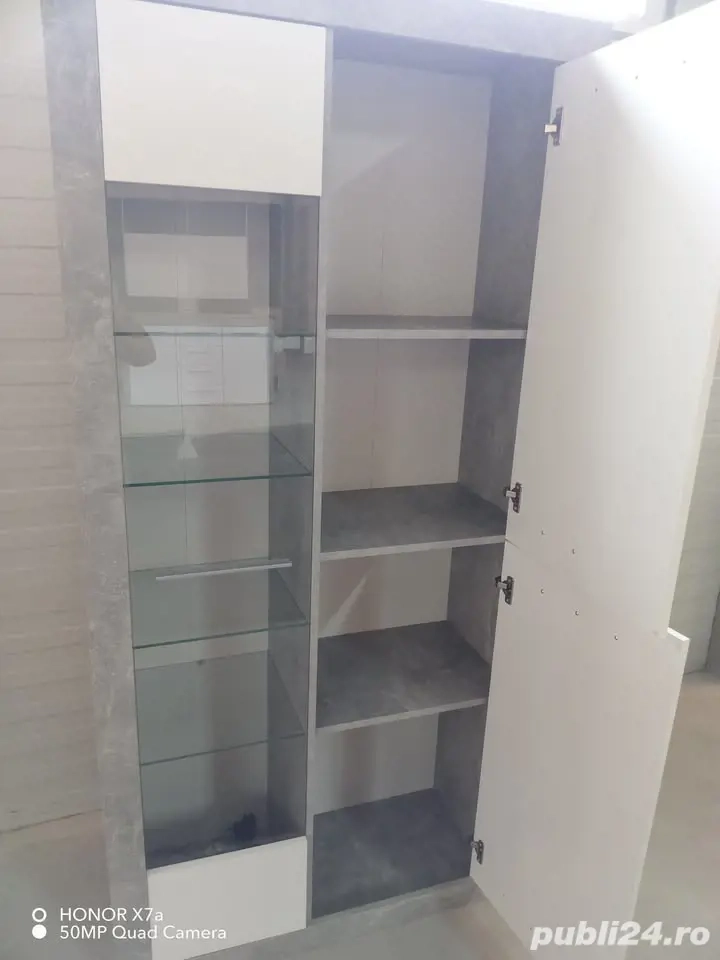 Vitrina modernă cu led-uri de vânzare 